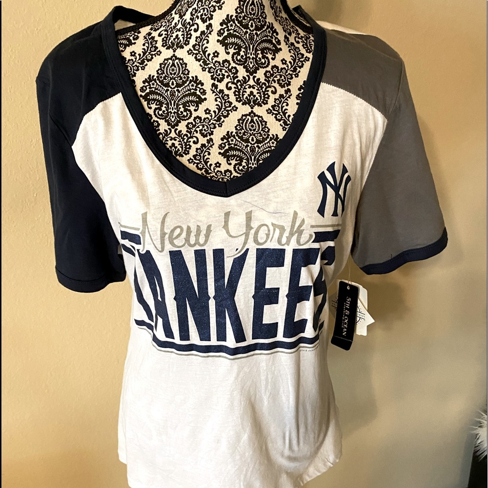 Women’s MLB New York Yankees Shirt
